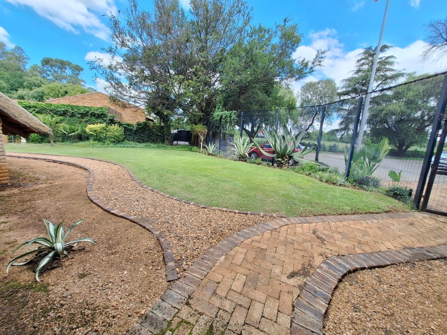 5 Bedroom Property for Sale in Mooivallei Park North West